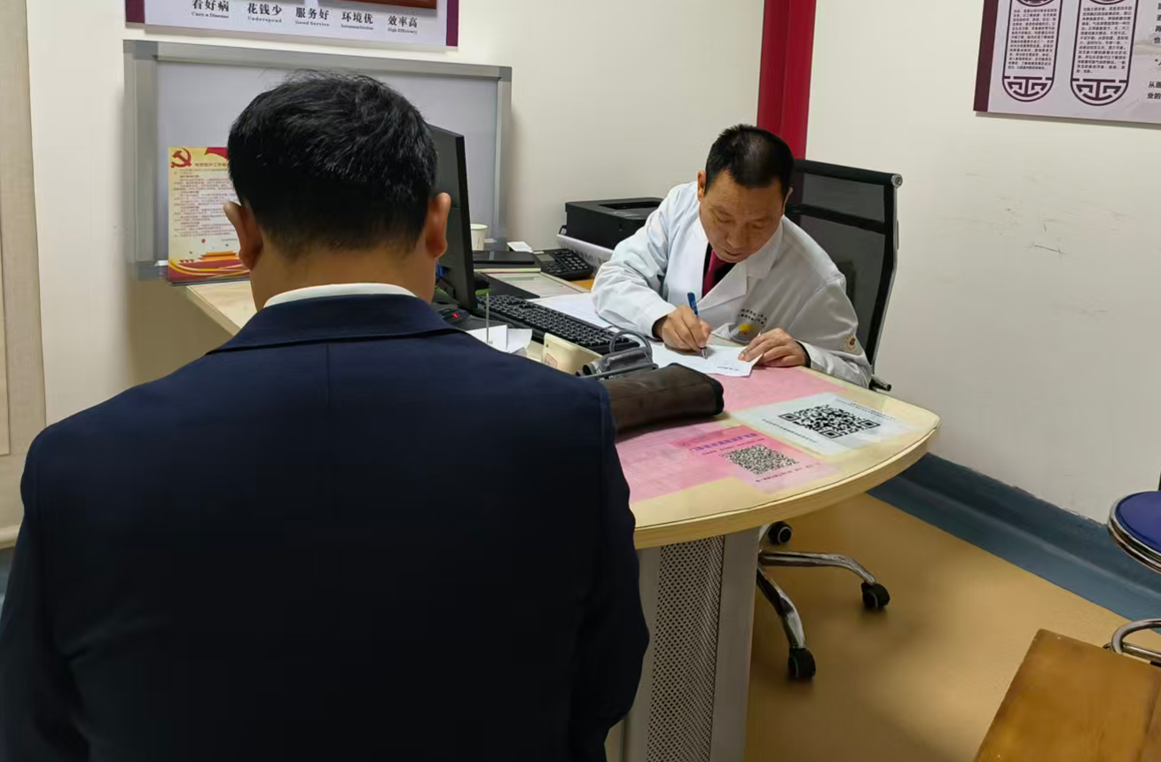 爸妈总是说“腰疼没事，忍忍就过去了”？你的关心，是时候换个方式了！