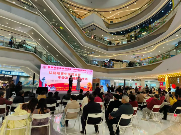 郑州人的“夜生活”变了！不撸串不喝酒，竟在商场里排队求把脉？