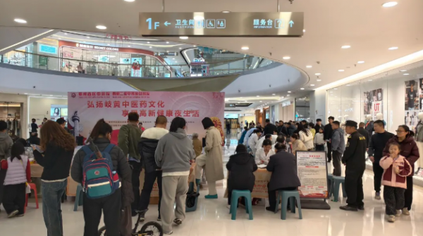 没有明星、不是促销，高新这家商场今晚被挤爆了