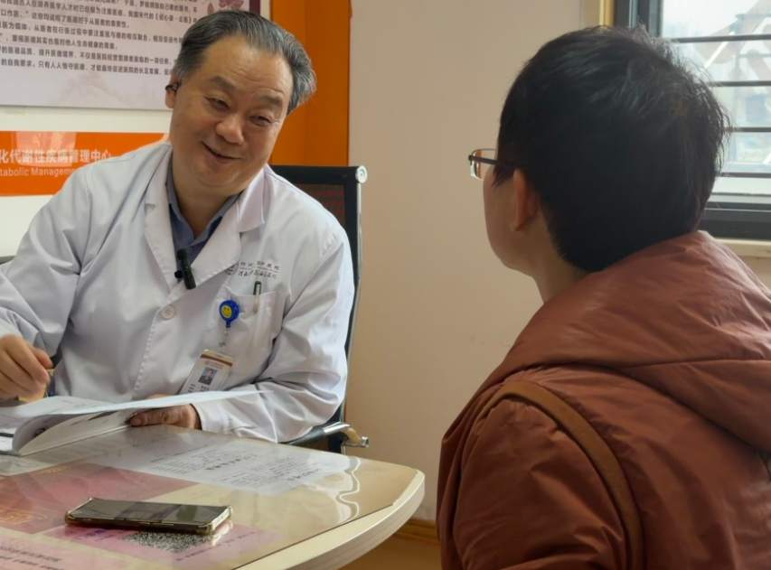 他把我的“失控”血糖拉回了“平稳线”