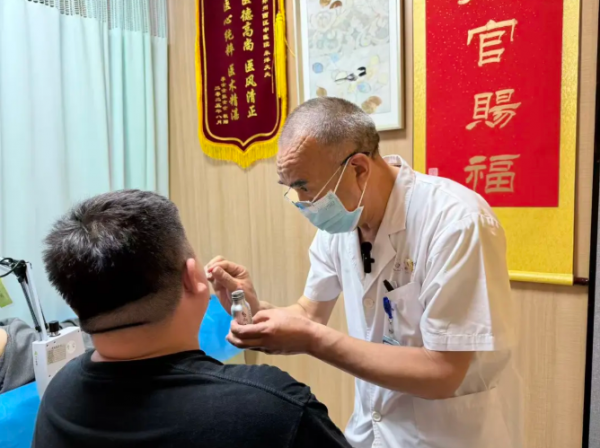 三针治愈！辗转求医无果，高新这位中医几针下去，面瘫好了