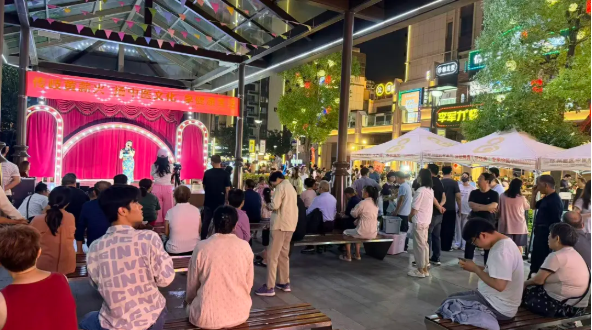 拯救脆皮打工人！郑州出现“硬核”夜市：不卖小吃只“卖”健康，还有人带练八段锦
